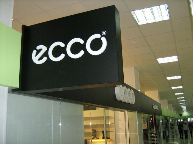 Магазин «ECCO»: Вывеска для торгового павильона