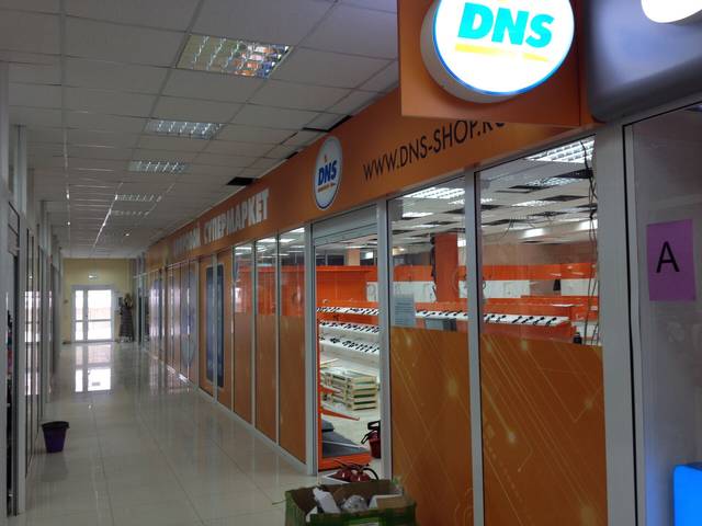 DNS: Оформление торгового павильона в ТЦ «Апельсин»